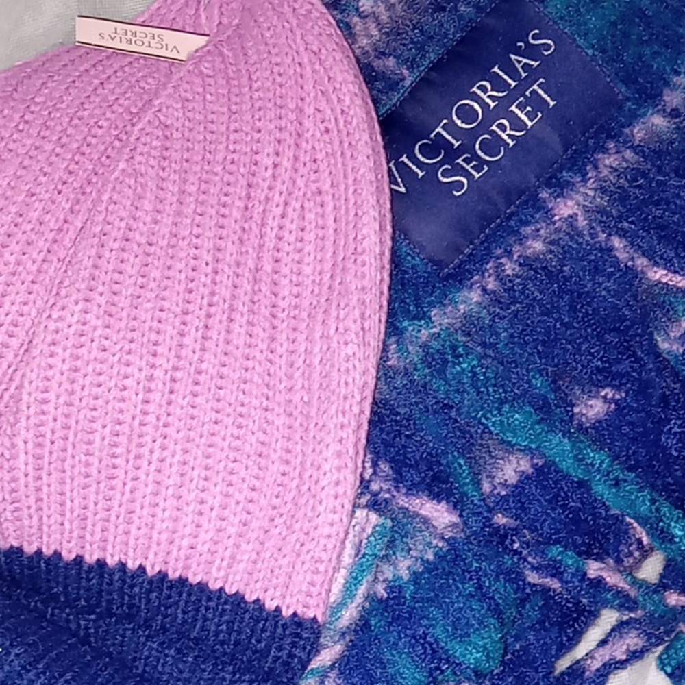 Hat and scaf